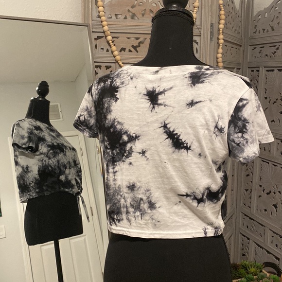 Simple Black White & Gray Tie Dye Crop T in Medium - Picture 2 of 2